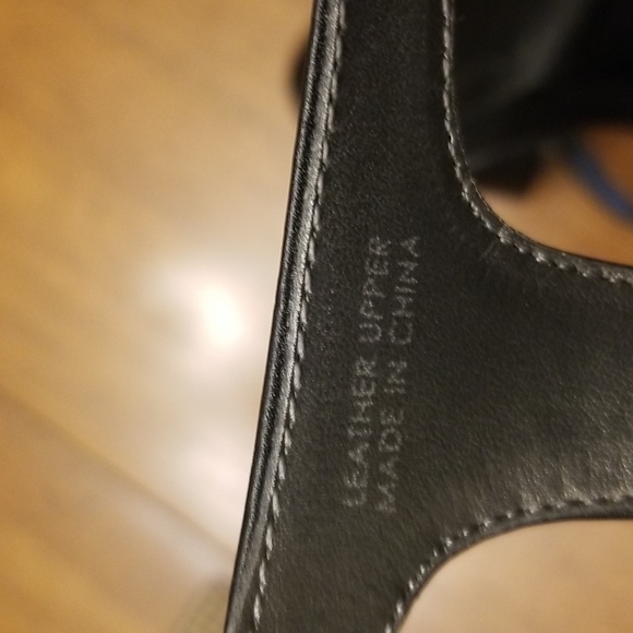 Tahari black leather heeled sandals. Size 7.5 - Picture 9 of 9